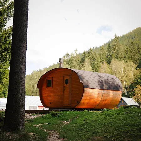 & - Base Camp Medvedin Campingplatz *