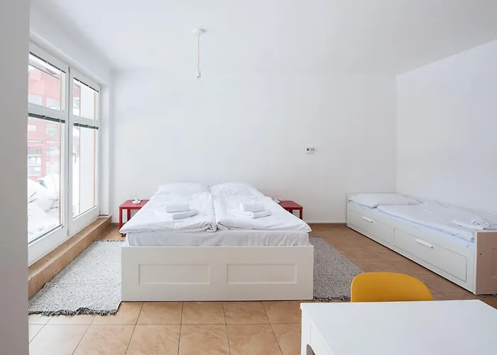 & - Base Camp Medvedin Camping Špindlerŭv Mlýn