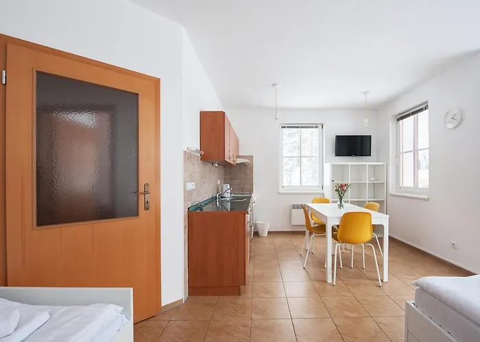 & - Base Camp Medvedin Špindlerŭv Mlýn