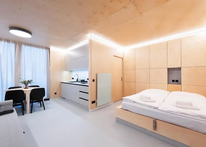 & - Base Camp Medvedin Camping