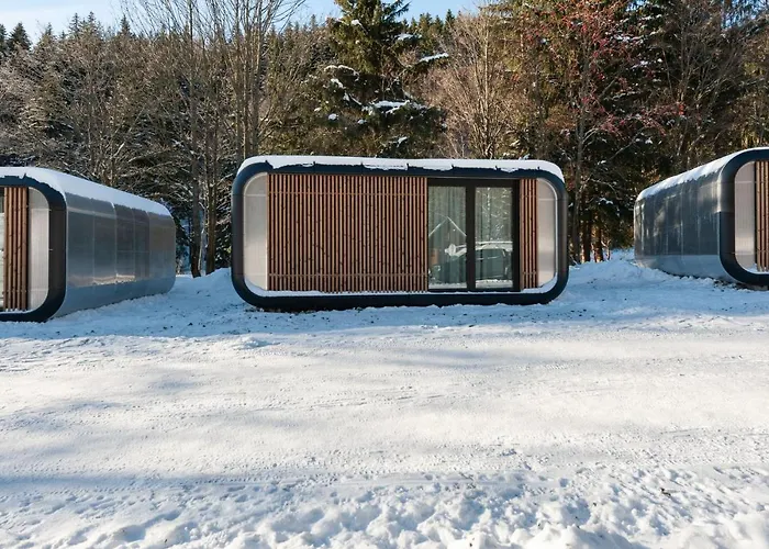 & - Base Camp Medvedin Camping