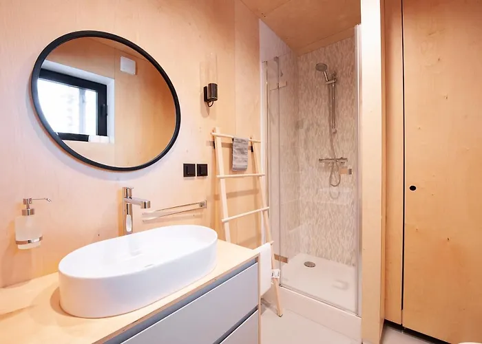 & - Base Camp Medvedin Špindlerŭv Mlýn