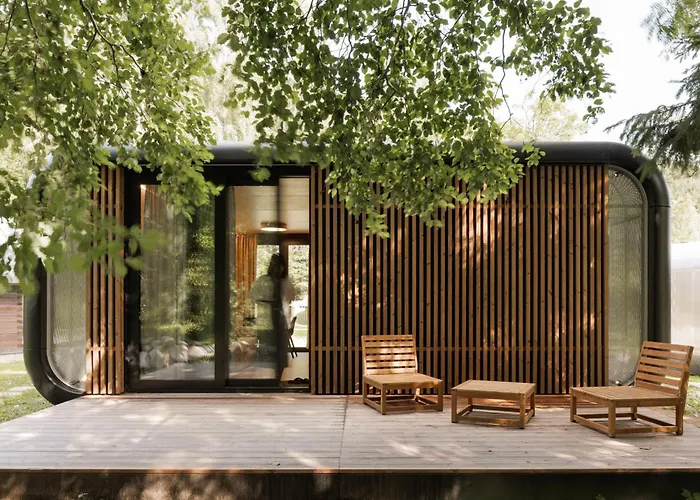 & - Base Camp Medvedin *