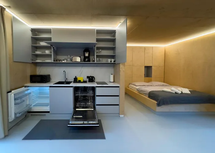 & - Base Camp Medvedin *