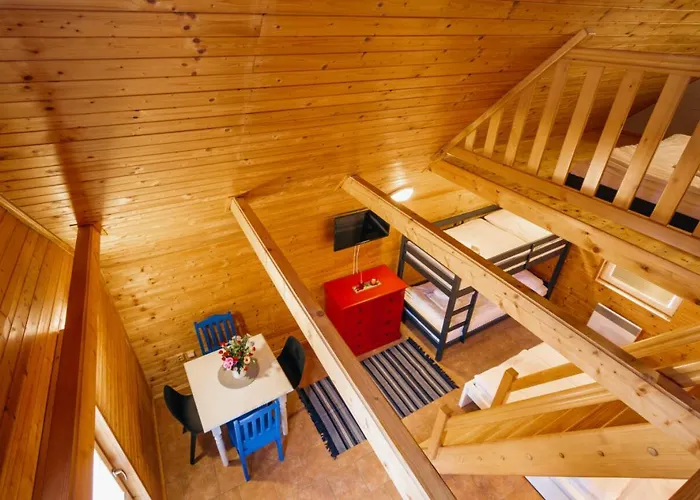 & - Base Camp Medvedin Camping