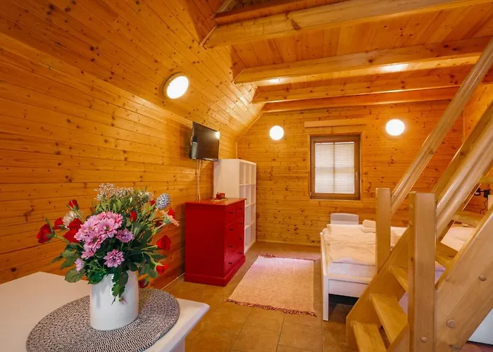 & - Base Camp Medvedin Camping Špindlerŭv Mlýn